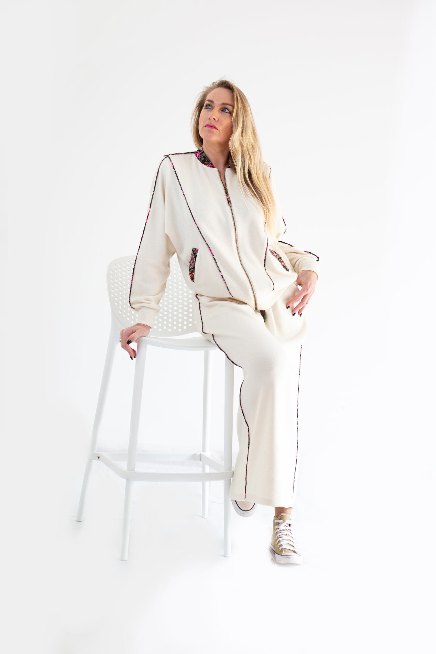 Traje de mujer "Patrones Lila"