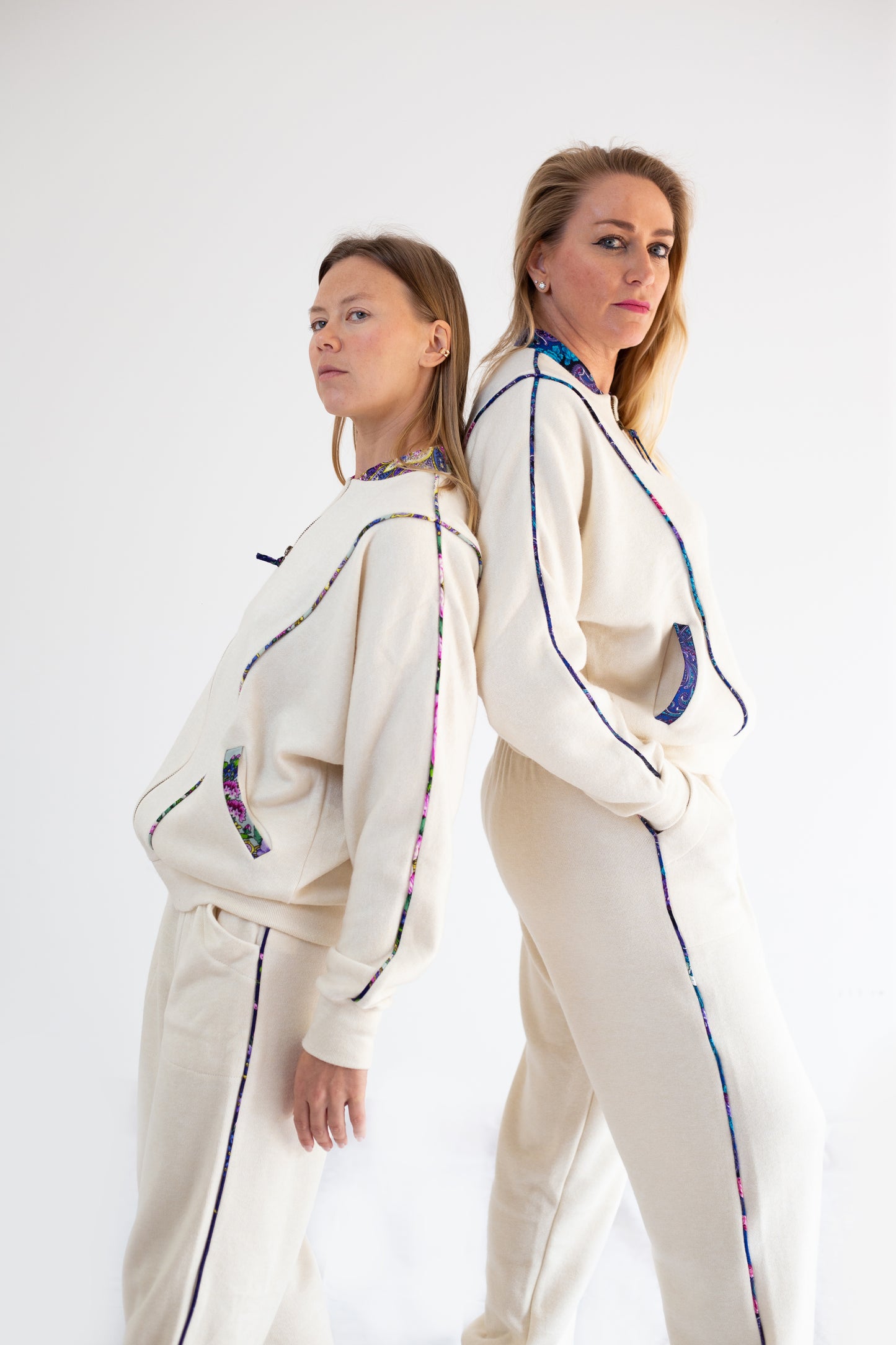 Traje de mujer "Patrones Azul"