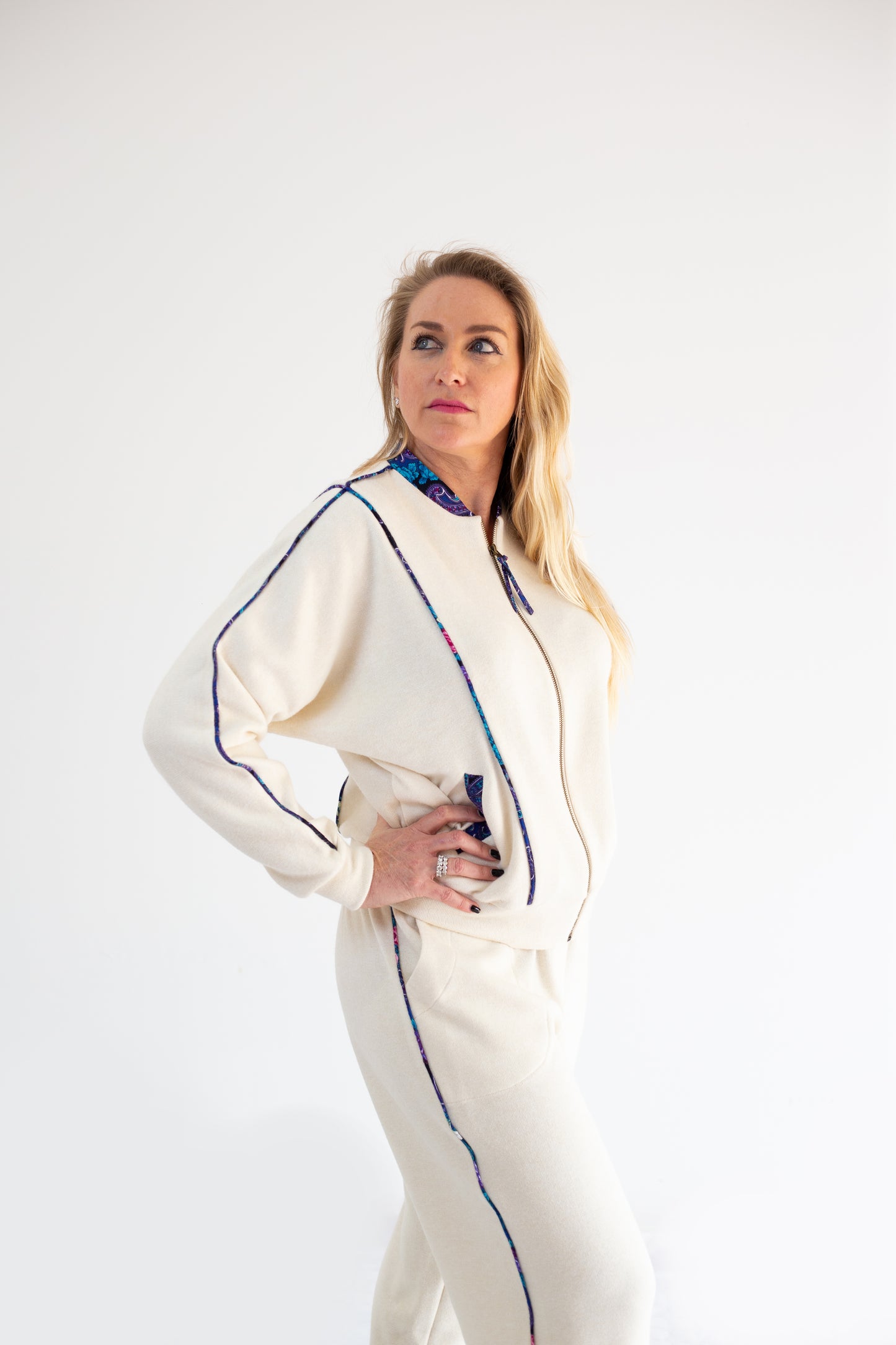 Traje de mujer "Patrones Azul"