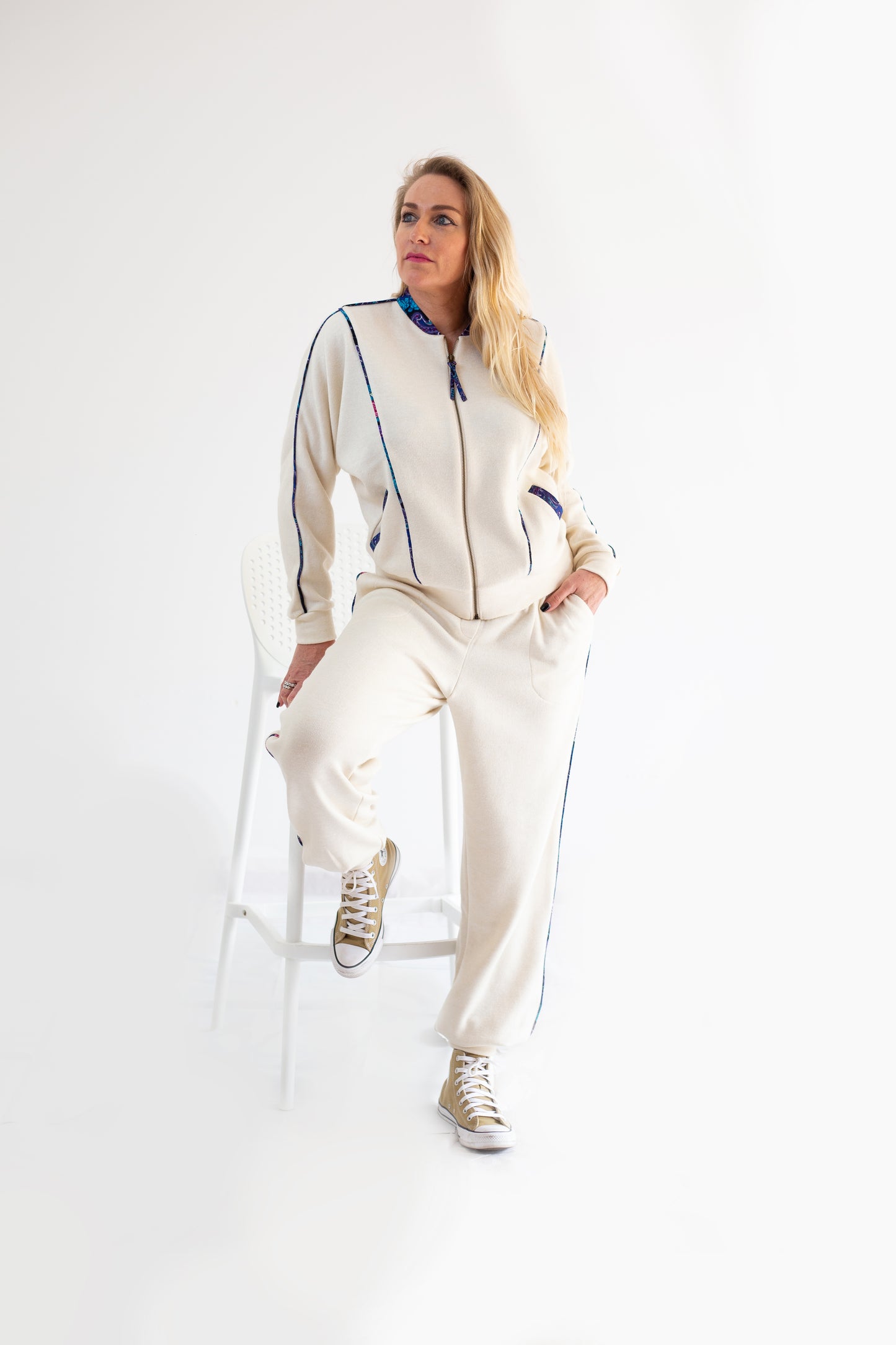 Traje de mujer "Patrones Azul"