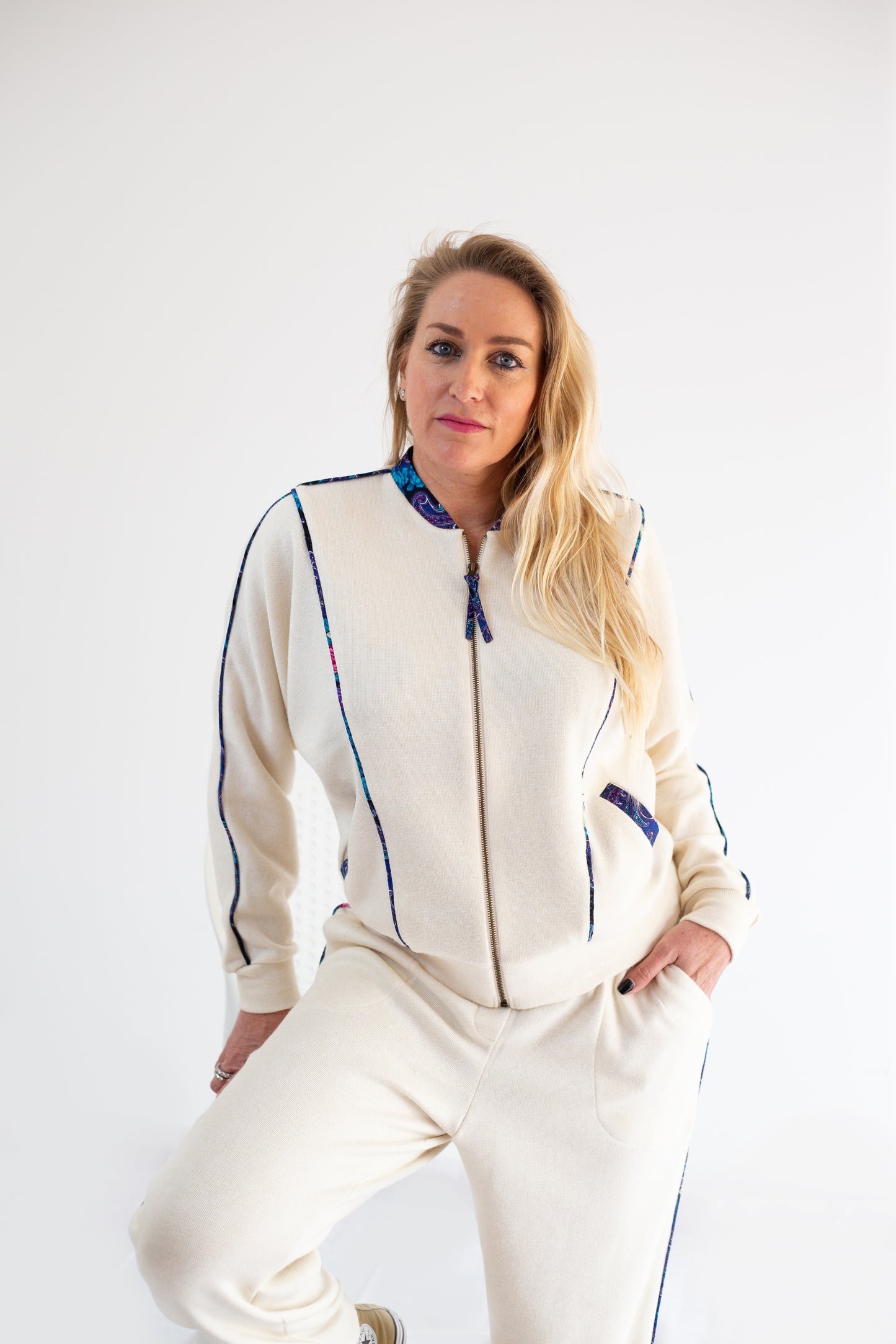 Traje de mujer "Patrones Azul"