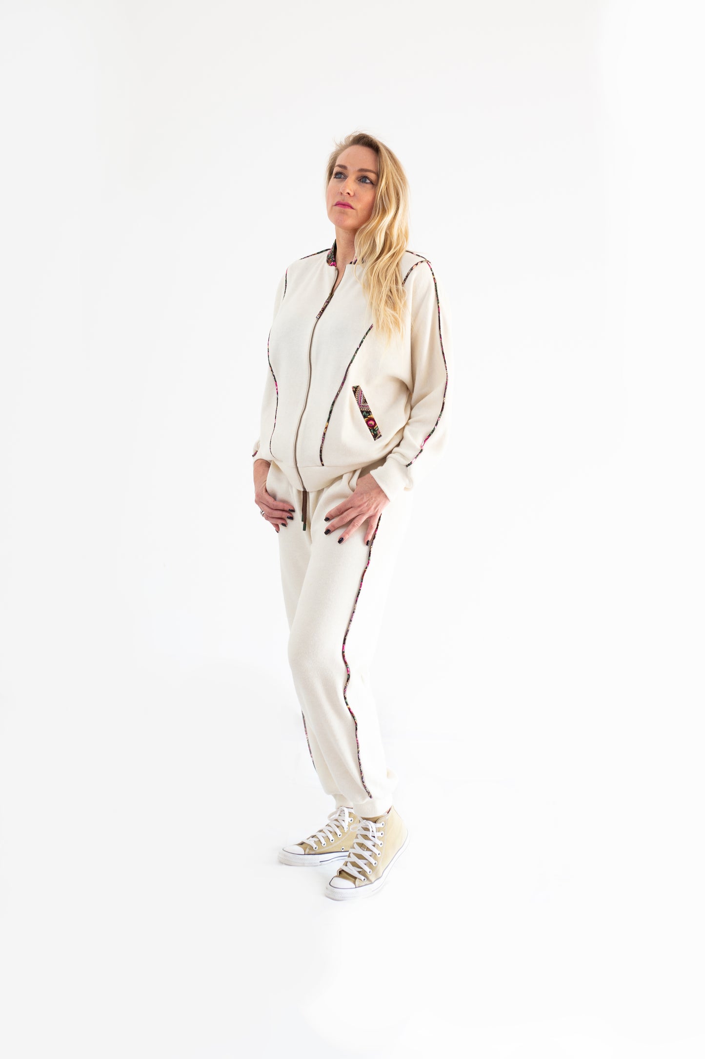 Traje de mujer "Patrones Lila"