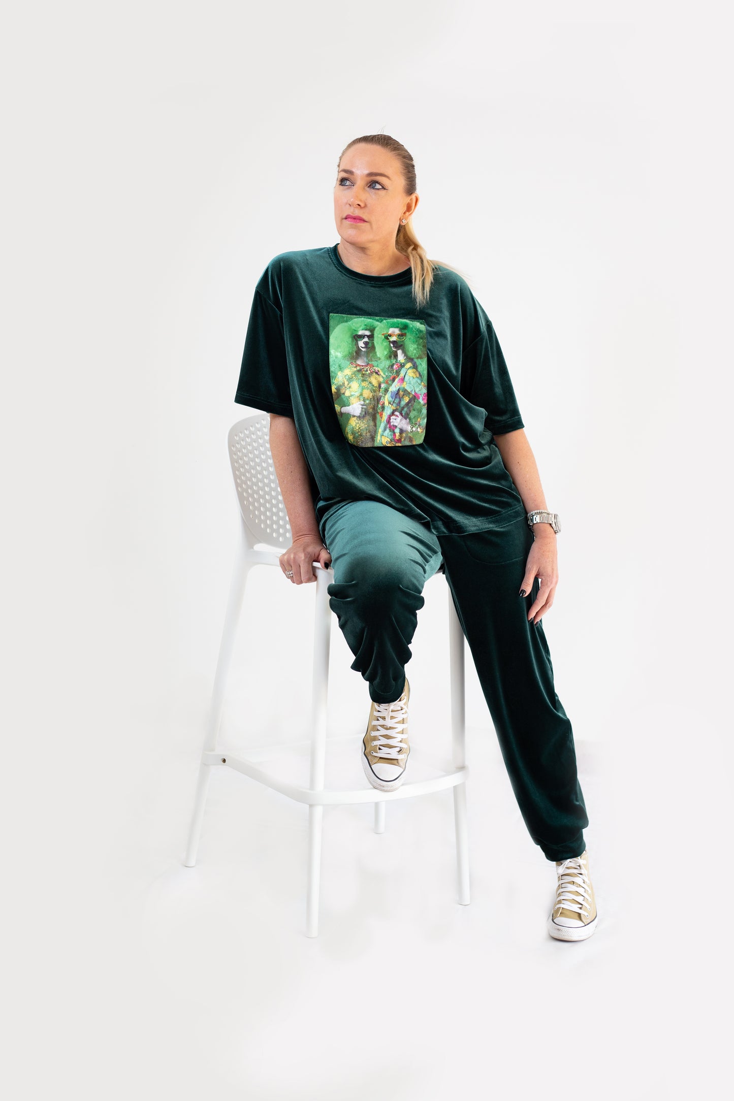 Traje de mujer "Perros"