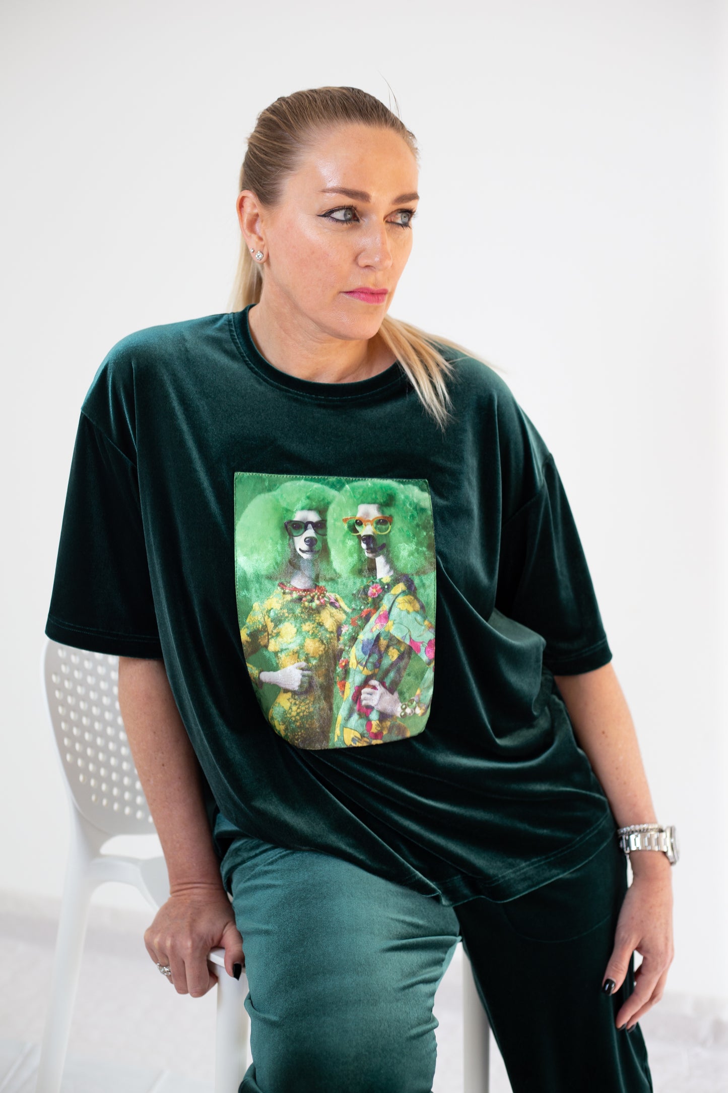 Traje de mujer "Perros"