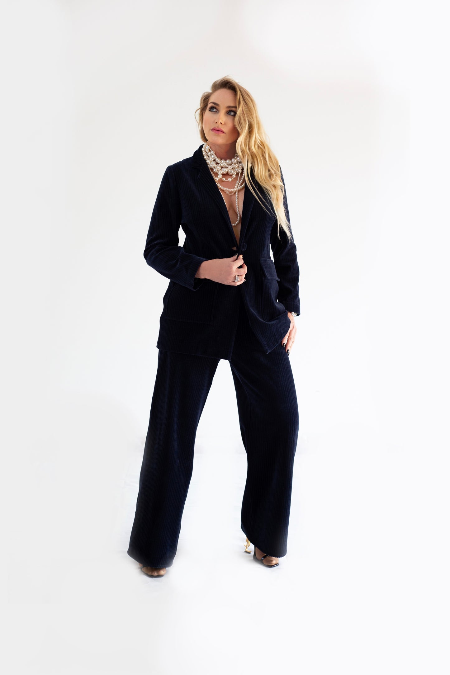 Traje de mujer "Contrabajo"
