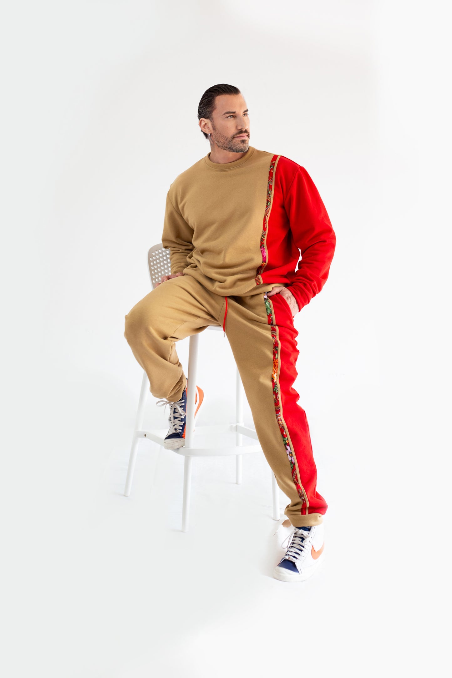 Traje de hombre "Beige con rojo"