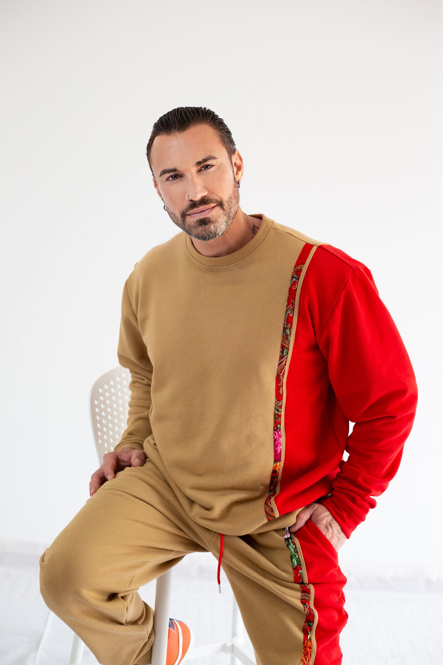 Traje de hombre "Beige con rojo"