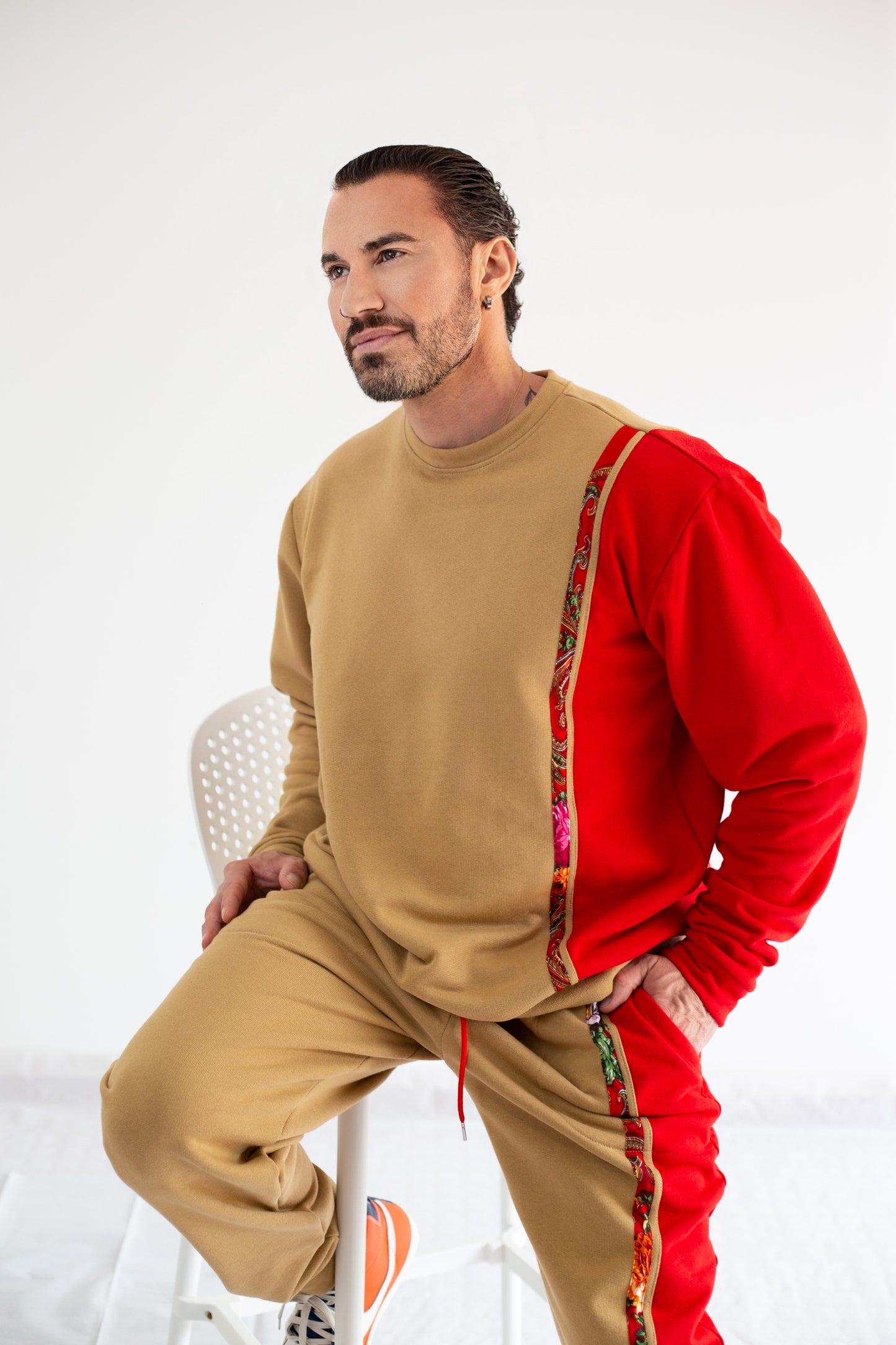 Traje de hombre "Beige con rojo"
