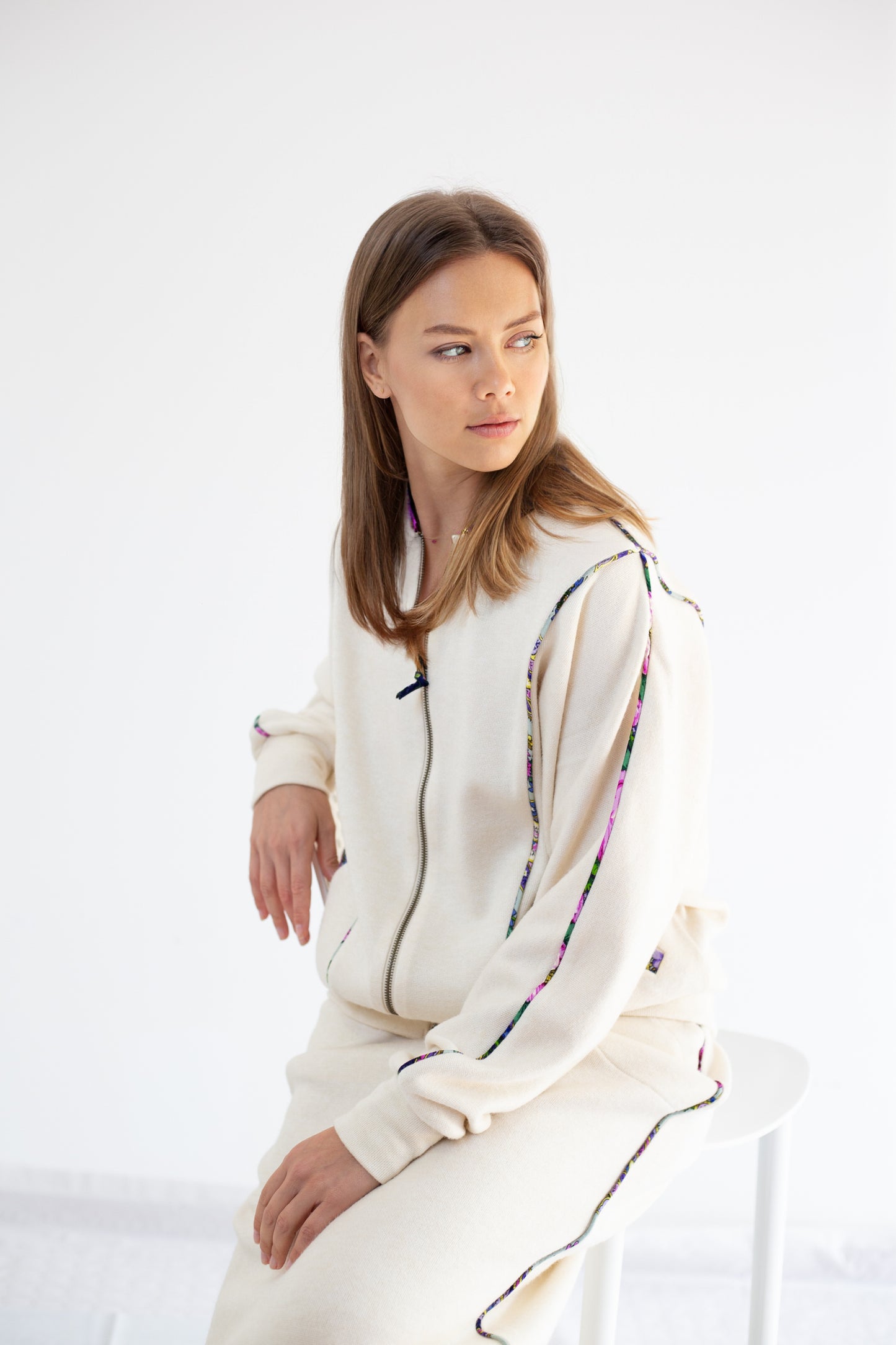 Traje de mujer "Patrones Lila"