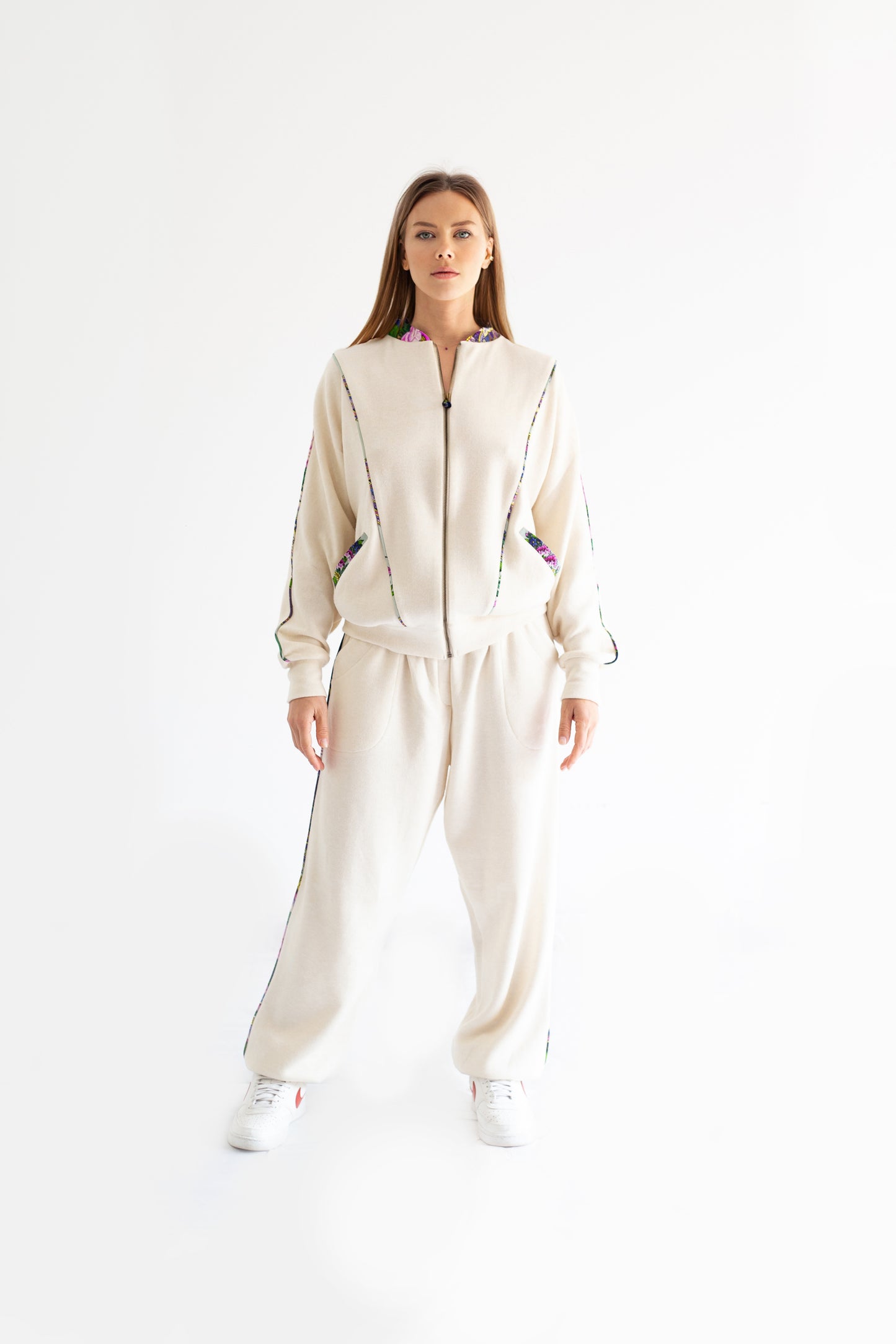 Traje de mujer "Patrones Lila"