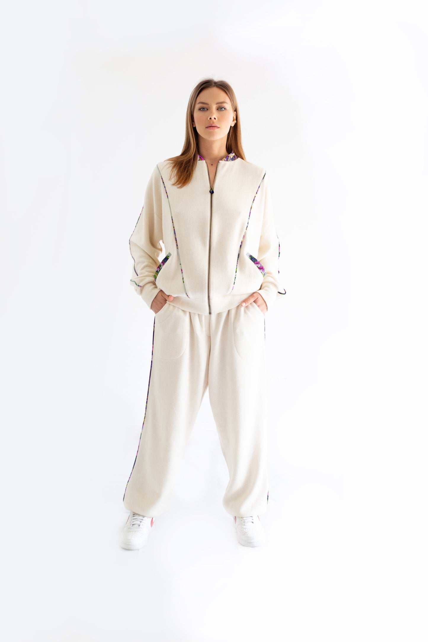 Traje de mujer "Patrones Lila"