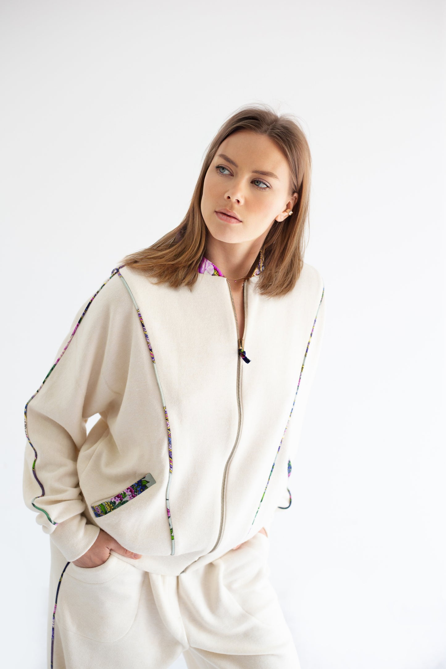 Traje de mujer "Patrones Lila"