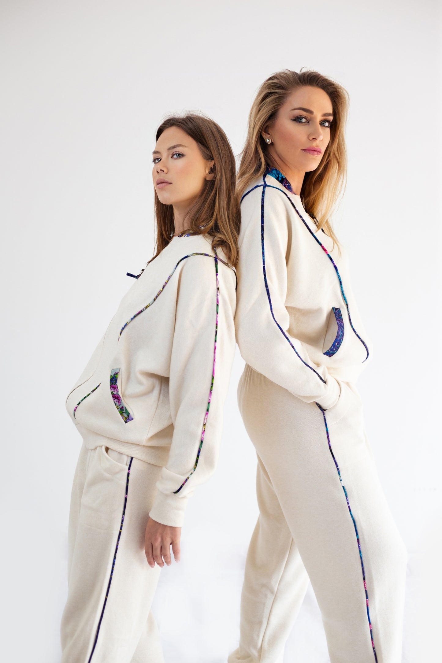 Traje de mujer "Patrones Lila"
