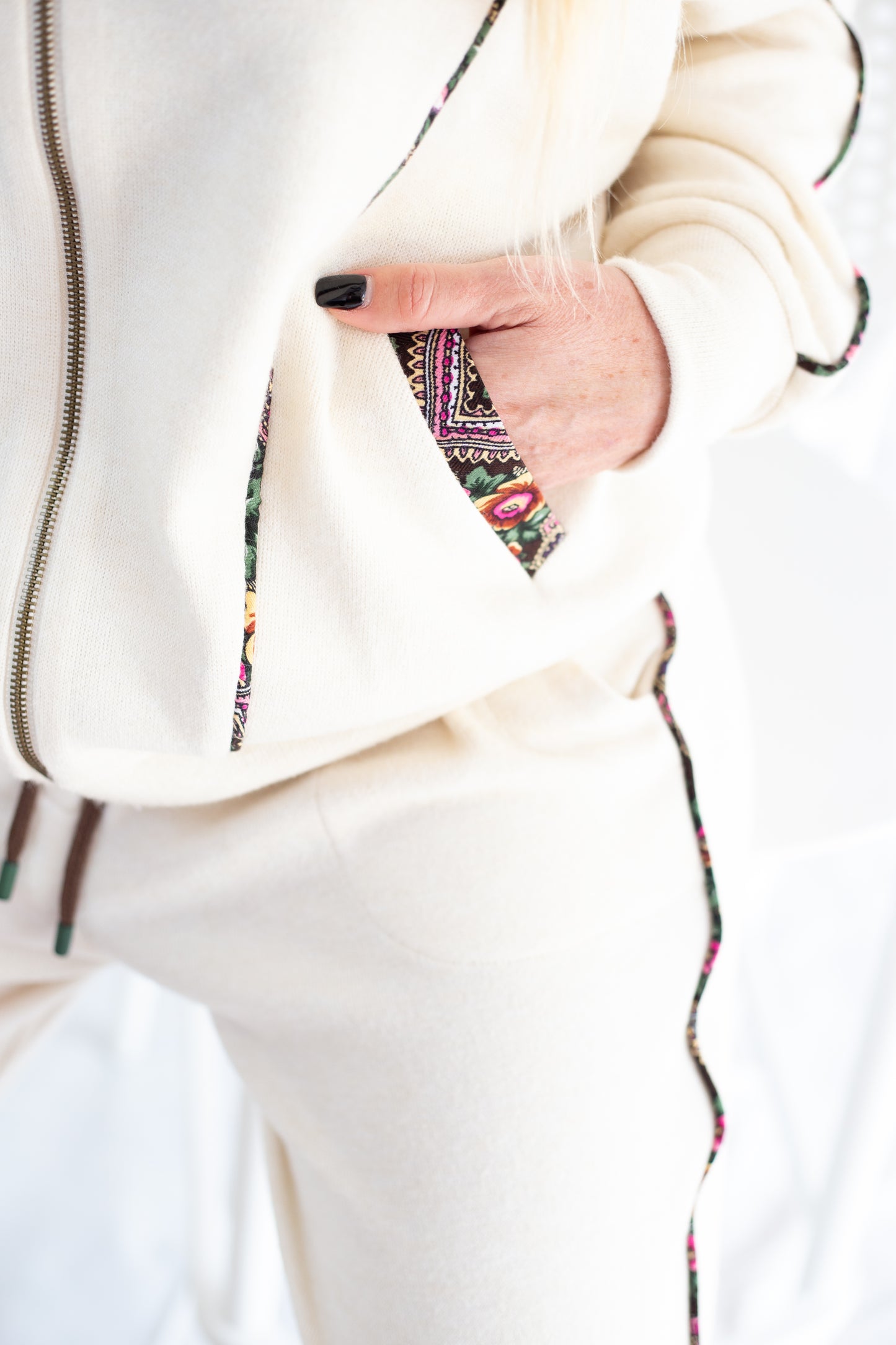 Traje de mujer "Patrones Lila"