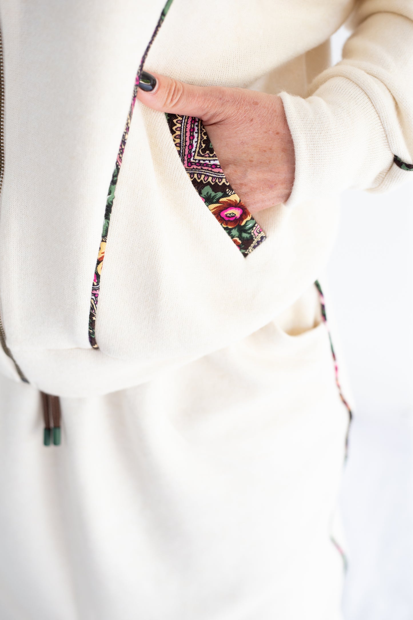 Traje de mujer "Patrones Lila"