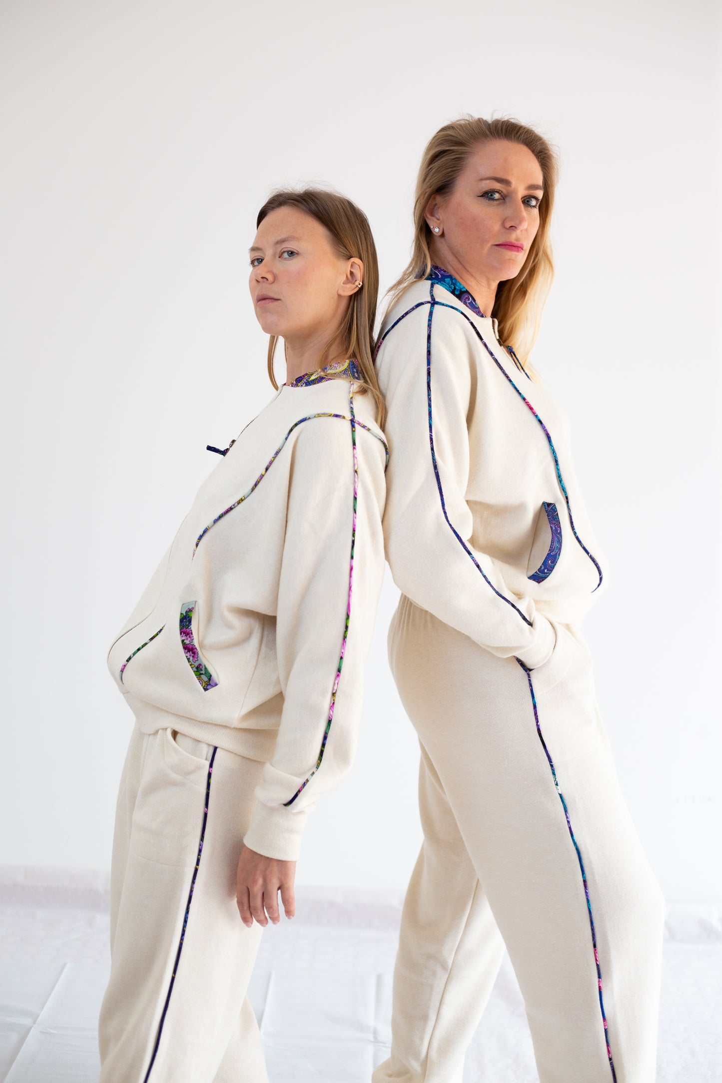 Traje de mujer "Patrones Azul"