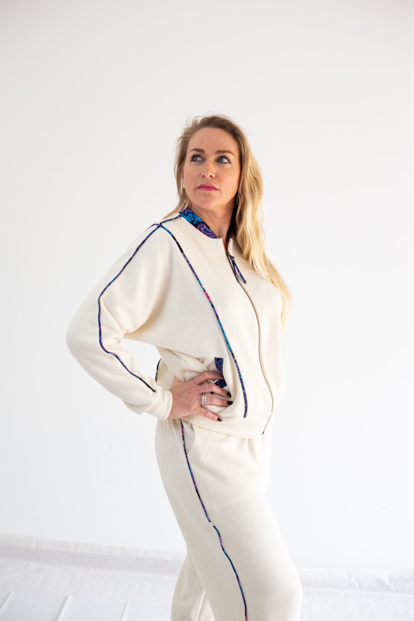 Traje de mujer "Patrones Azul"