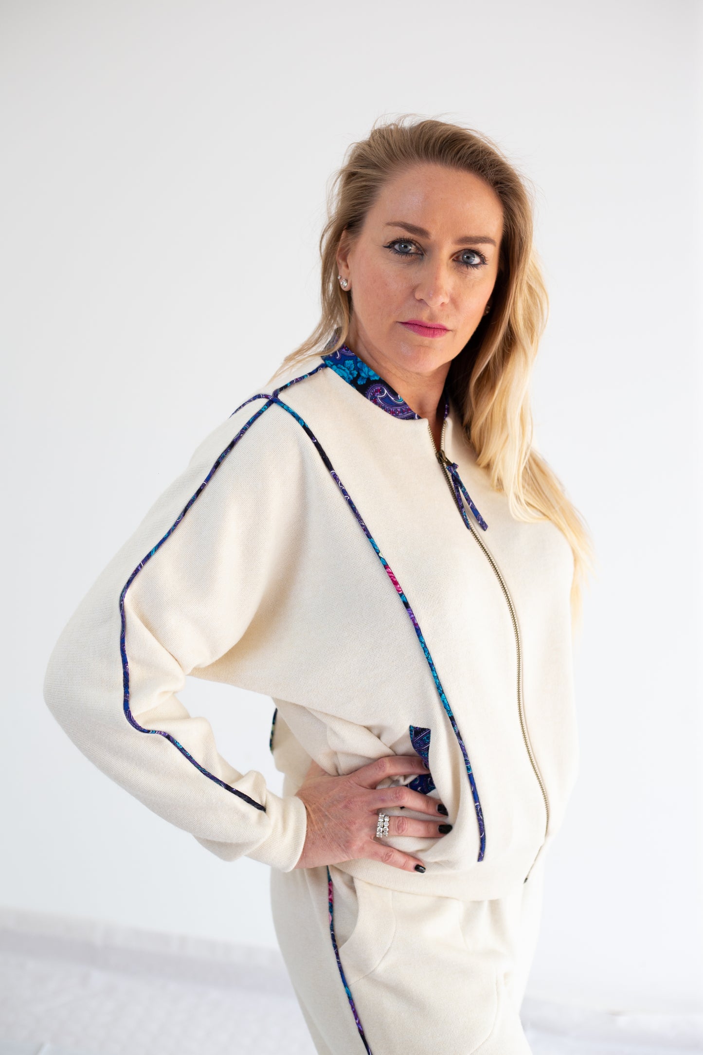 Traje de mujer "Patrones Azul"