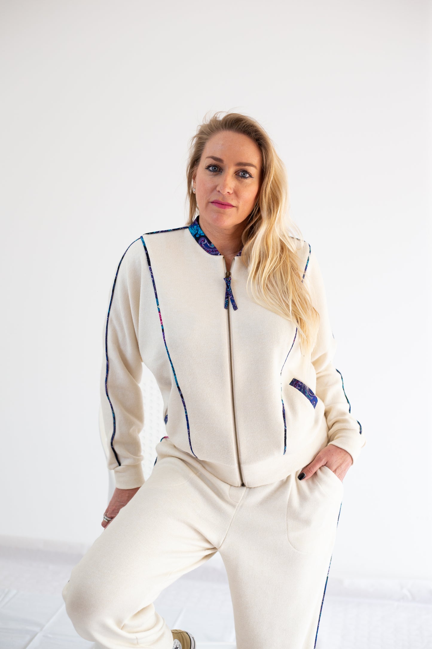 Traje de mujer "Patrones Azul"