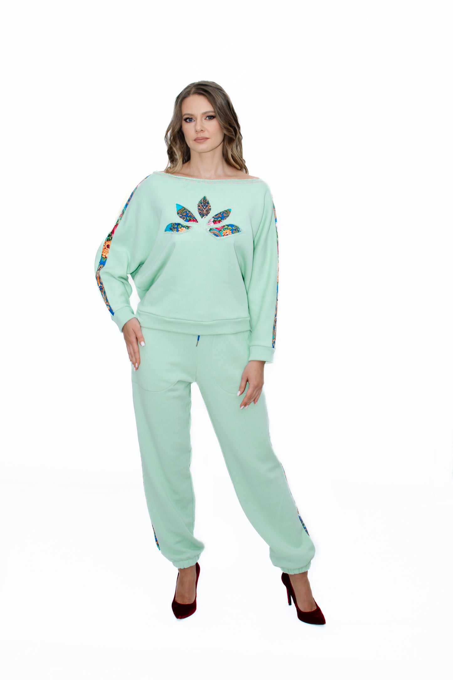 Traje de mujer "Patrones Lila"