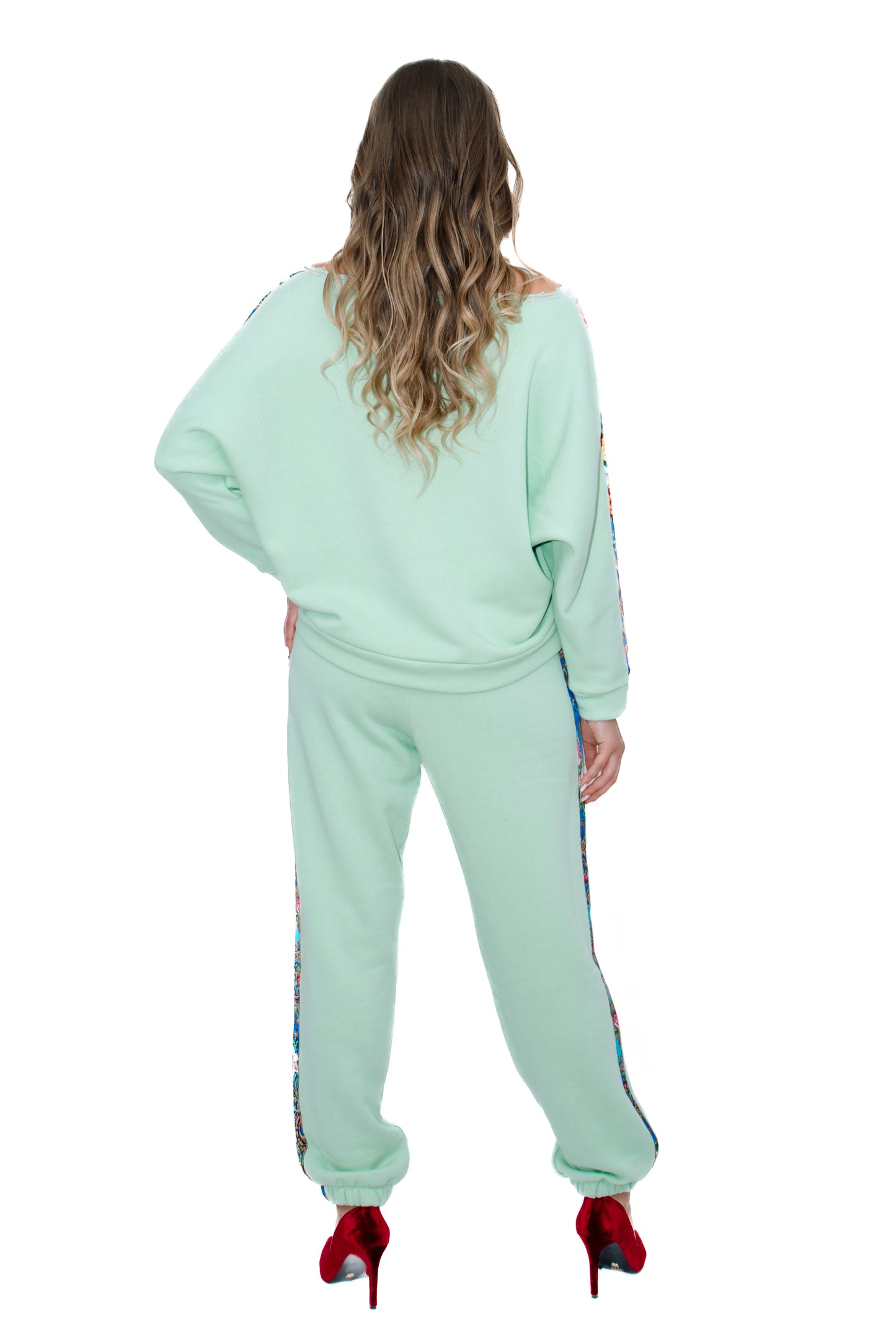 Traje de mujer "Patrones Lila"