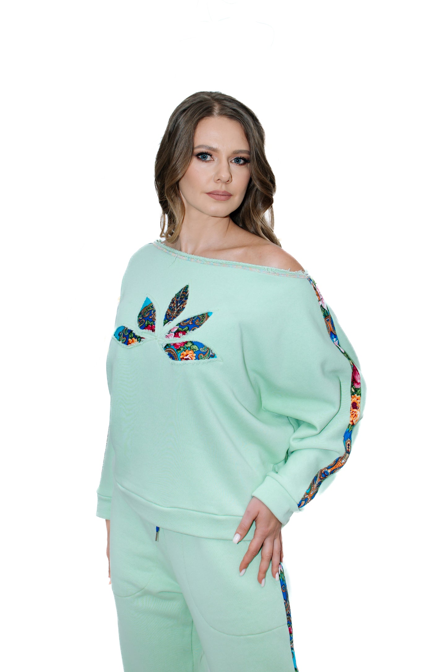 Traje de mujer "Patrones Lila"